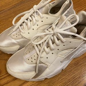 Nike Air Huarache Women's Size 8 Preowned sneaker